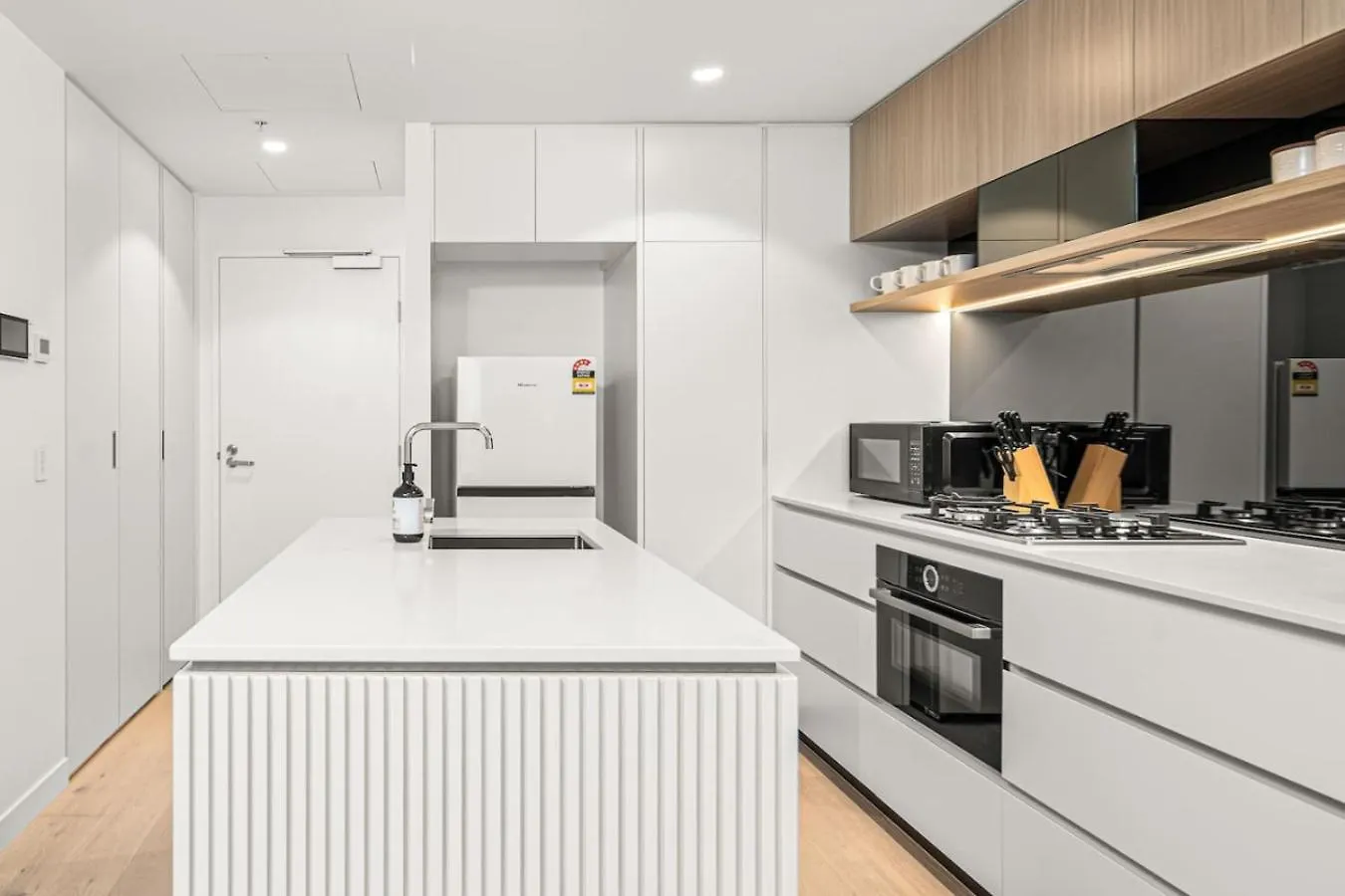 Modern 1Br Apt In Prime Queens Wharf Location Brisbane Apartment